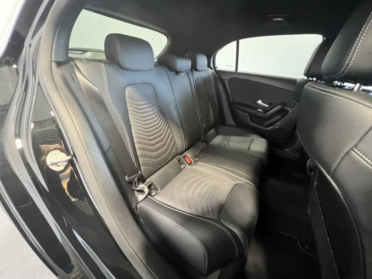 200 AMG Line | Navigatie/Android/Apple Carplay | LM Velgen 18" | Voorstoelen Verwarmd | Achteruitrijcamera | Cruise Control | AMG-Styling | Airco |