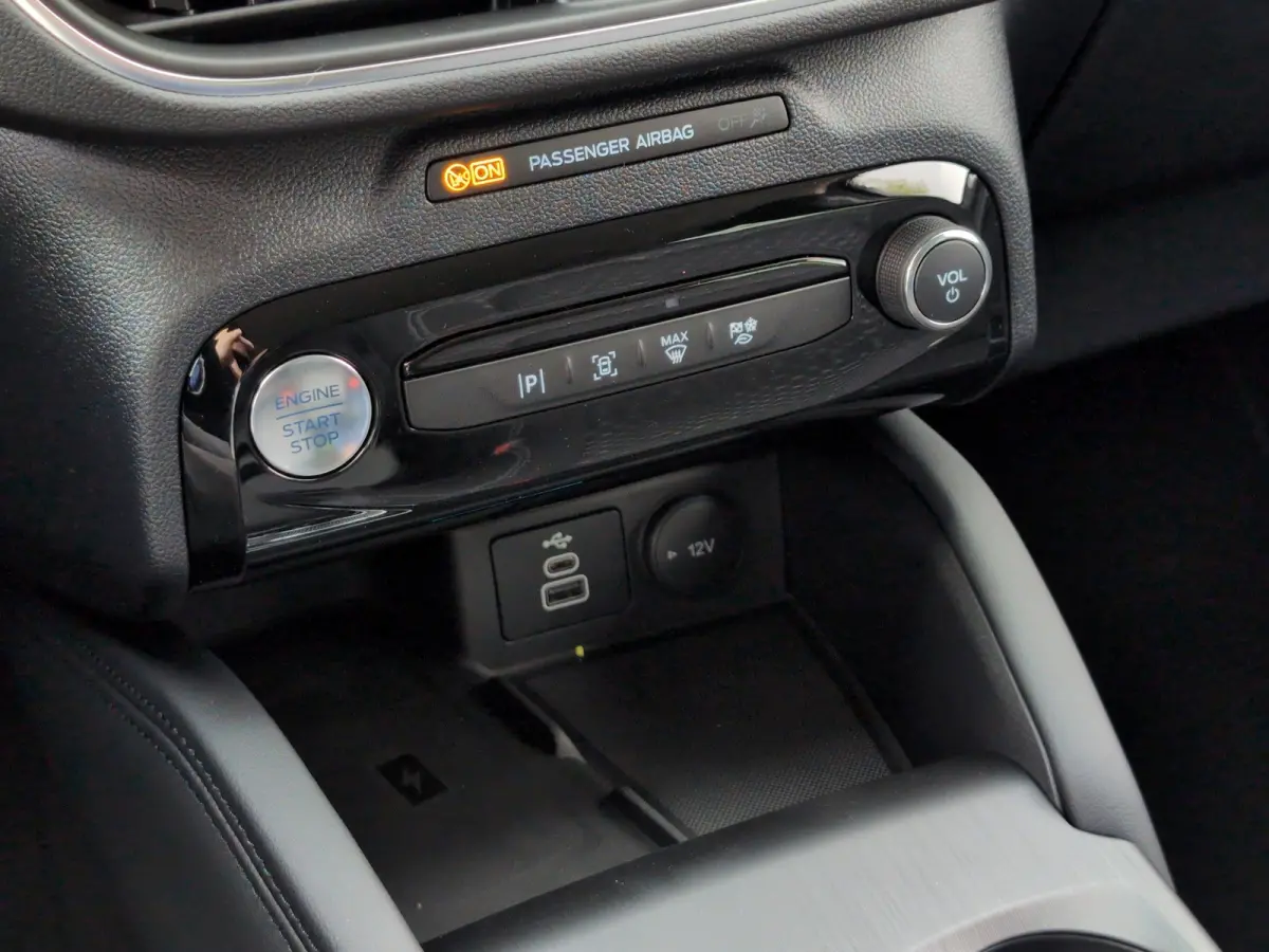 2.5 PHEV Titanium | Achterbank verwarmd | Achteruitrijcamera | All Weather banden