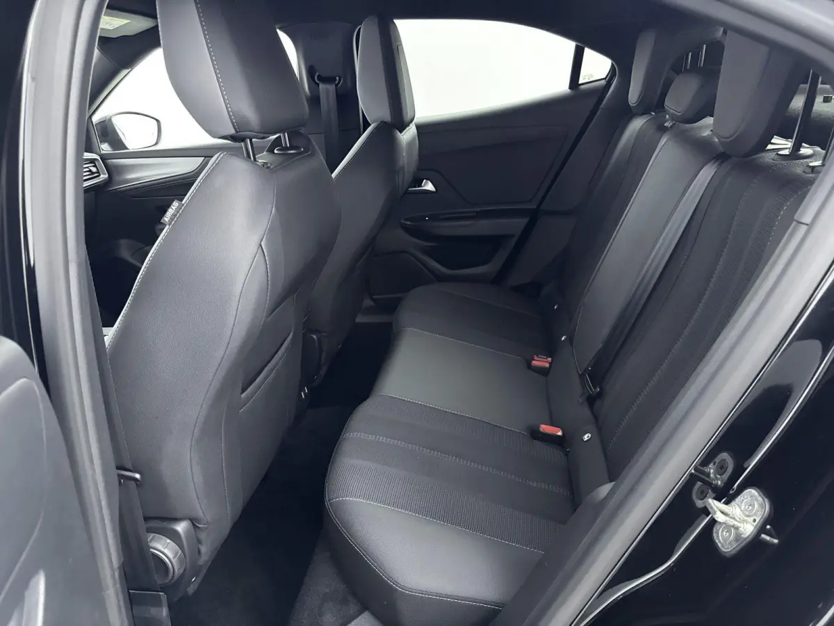 GS 54 kWh | ACCU 97% | Dodehoekdetectie | Navigatie | Adaptieve cruise control | Lichtmetalen velgen |