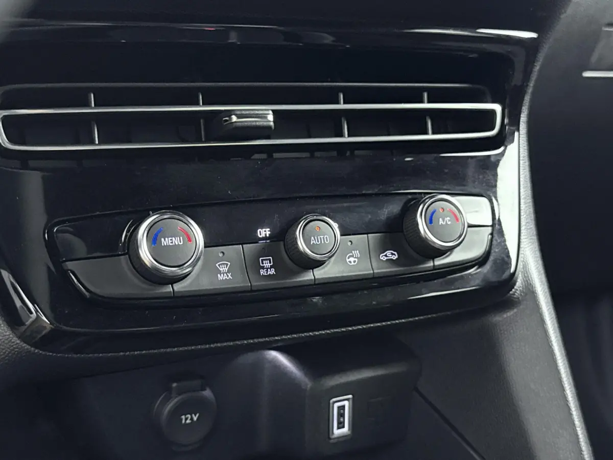 GS 54 kWh | ACCU 97% | Dodehoekdetectie | Navigatie | Adaptieve cruise control | Lichtmetalen velgen |