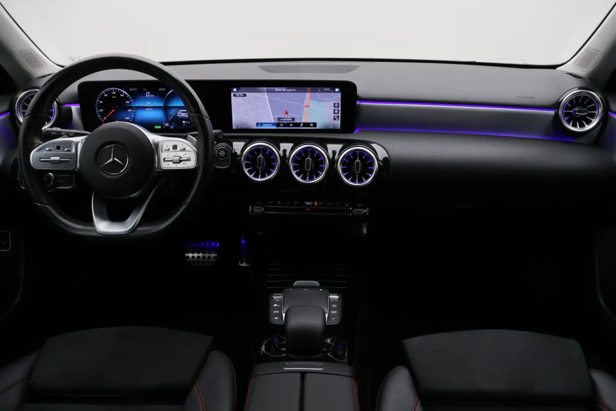 250 e Business Solution AMG Limited Widescreen, Camera, Cruise, Sfeerverlichting, LED, Apple CarPlay, 18"