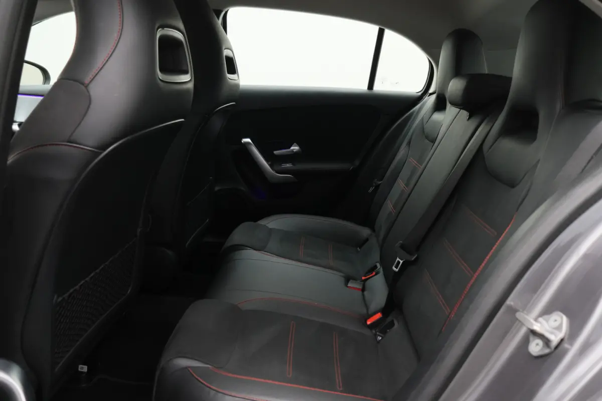 250 e Business Solution AMG Limited Virtual Cockpit, Camera, Cruise, Sfeerverlichting, LED, Apple CarPlay, DAB, 18"