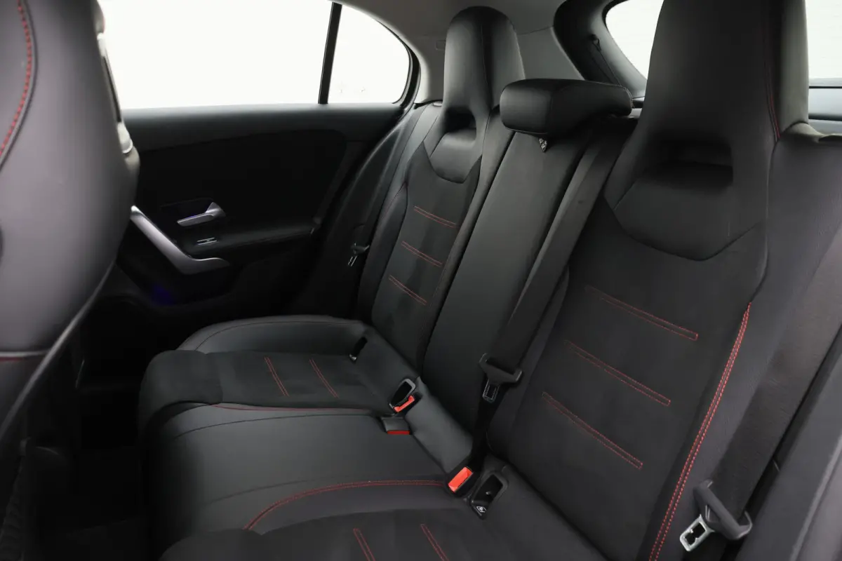 250 e Business Solution AMG Limited Virtual Cockpit, Camera, Cruise, Sfeerverlichting, LED, Apple CarPlay, DAB, 18"