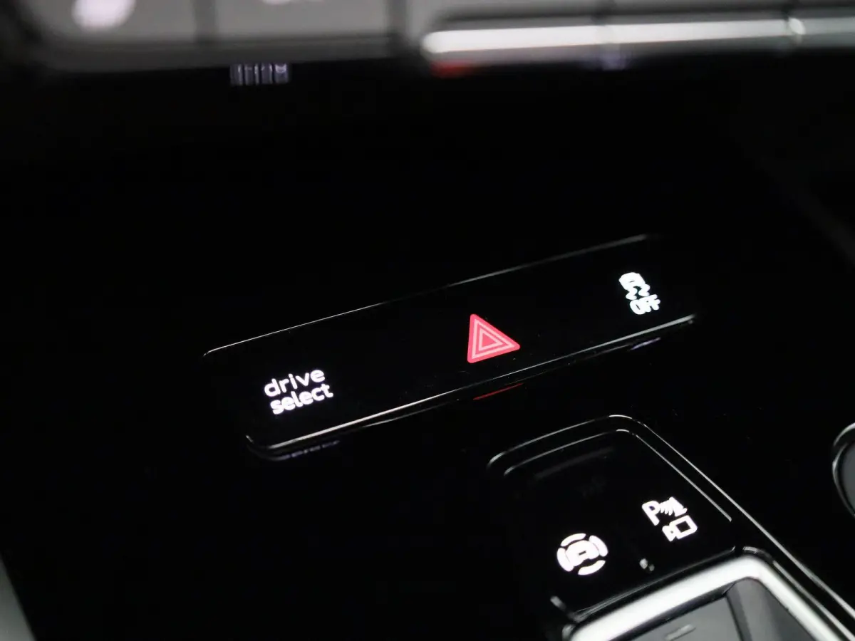 45 quattro Edition 82 kWh 286 PK | Adaptive cruise control | Glazen panoramadak | Elektrisch instel. voorstoelen | Achteruitrijcamera| Climate control | Matrix-ledkoplampen | Stoelverwarming