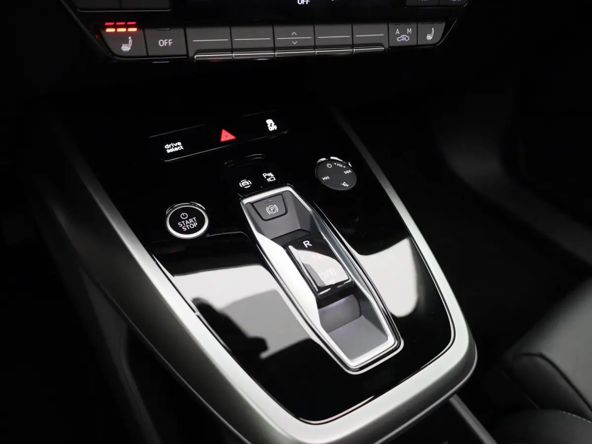 45 quattro Edition 82 kWh 286 PK | Adaptive cruise control | Glazen panoramadak | Elektrisch instel. voorstoelen | Achteruitrijcamera| Climate control | Matrix-ledkoplampen | Stoelverwarming