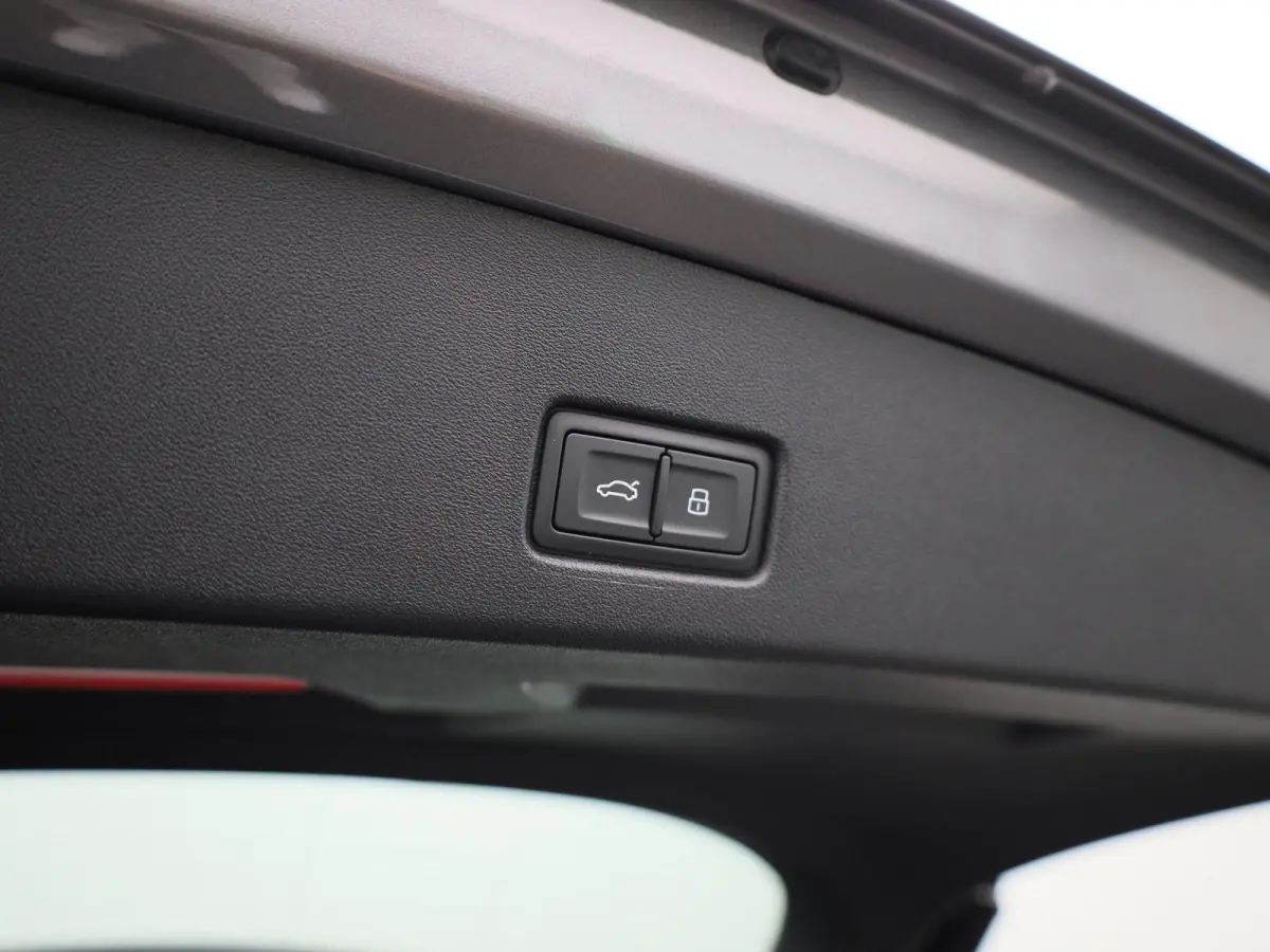 45 quattro Edition 82 kWh 286 PK | Adaptive cruise control | Glazen panoramadak | Elektrisch instel. voorstoelen | Achteruitrijcamera| Climate control | Matrix-ledkoplampen | Stoelverwarming