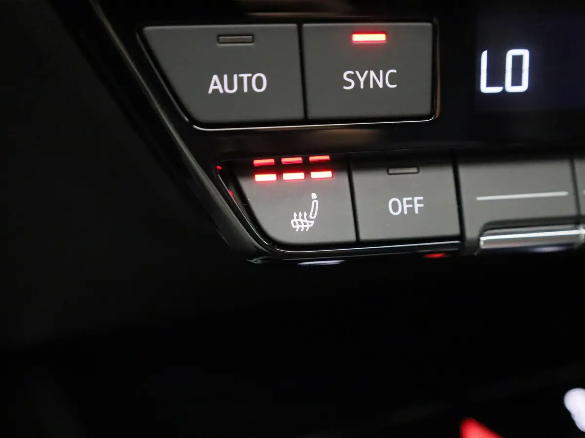 45 quattro Edition 82 kWh 286 PK | Adaptive cruise control | Glazen panoramadak | Elektrisch instel. voorstoelen | Achteruitrijcamera| Climate control | Matrix-ledkoplampen | Stoelverwarming