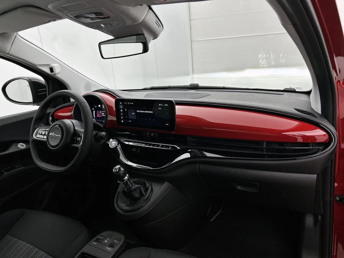 1.0 65pk Hybrid Icon | Apple Carplay/Android Auto | Climate Control | Cruise Control | Full-LED | 17"LMV | Getint Glas | Parkeersensoren |