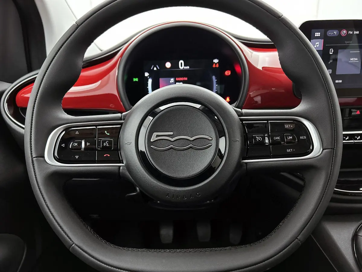 1.0 65pk Hybrid Icon | Apple Carplay/Android Auto | Climate Control | Cruise Control | Full-LED | 17"LMV | Getint Glas | Parkeersensoren |