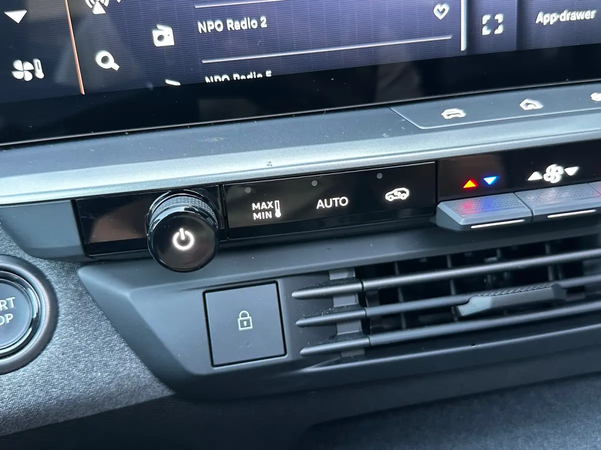 1.6 Turbo 195 PK Plug-in-Hybrid GS | ELEK. GLAZEN SCHUIF-/KANTELDAK| HEAD-UP DISPLAY| FOCAL SOUND| ADAPTIEVE CRUISE CONTROL| AGR COMFORTSTOELEN| DODEHOEK DETECTIE| STOEL, STUUR EN VOORRUITVE