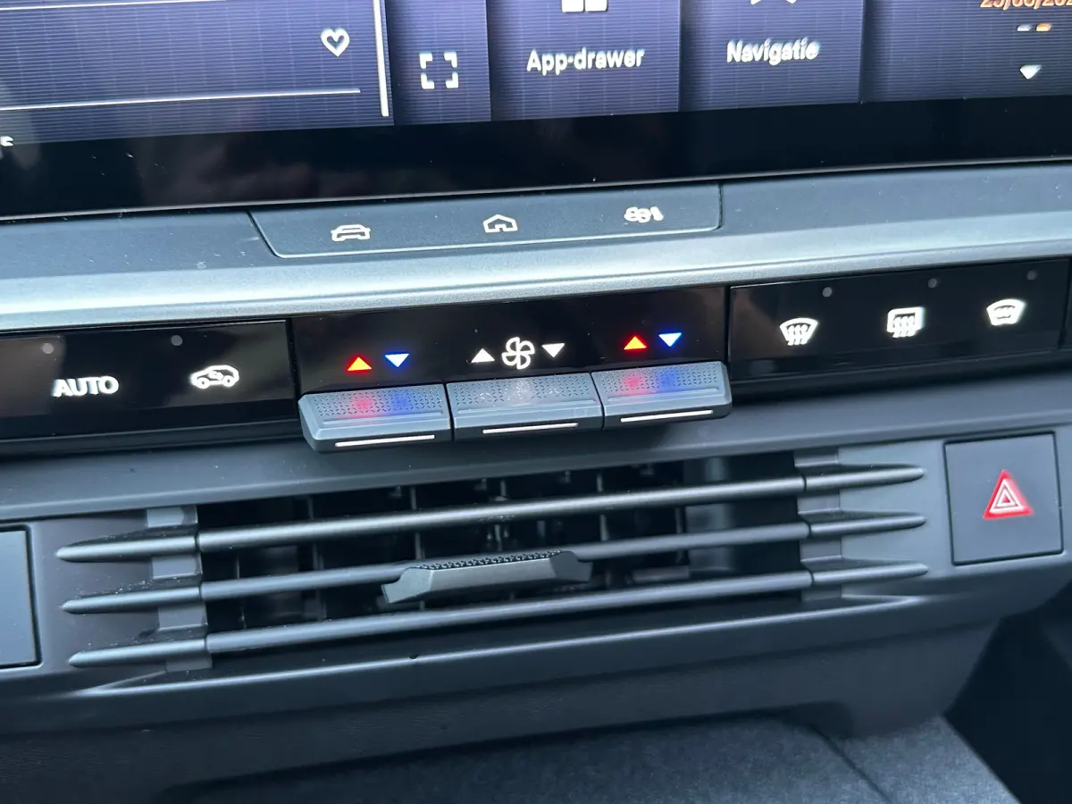 1.6 Turbo 195 PK Plug-in-Hybrid GS | ELEK. GLAZEN SCHUIF-/KANTELDAK| HEAD-UP DISPLAY| FOCAL SOUND| ADAPTIEVE CRUISE CONTROL| AGR COMFORTSTOELEN| DODEHOEK DETECTIE| STOEL, STUUR EN VOORRUITVE