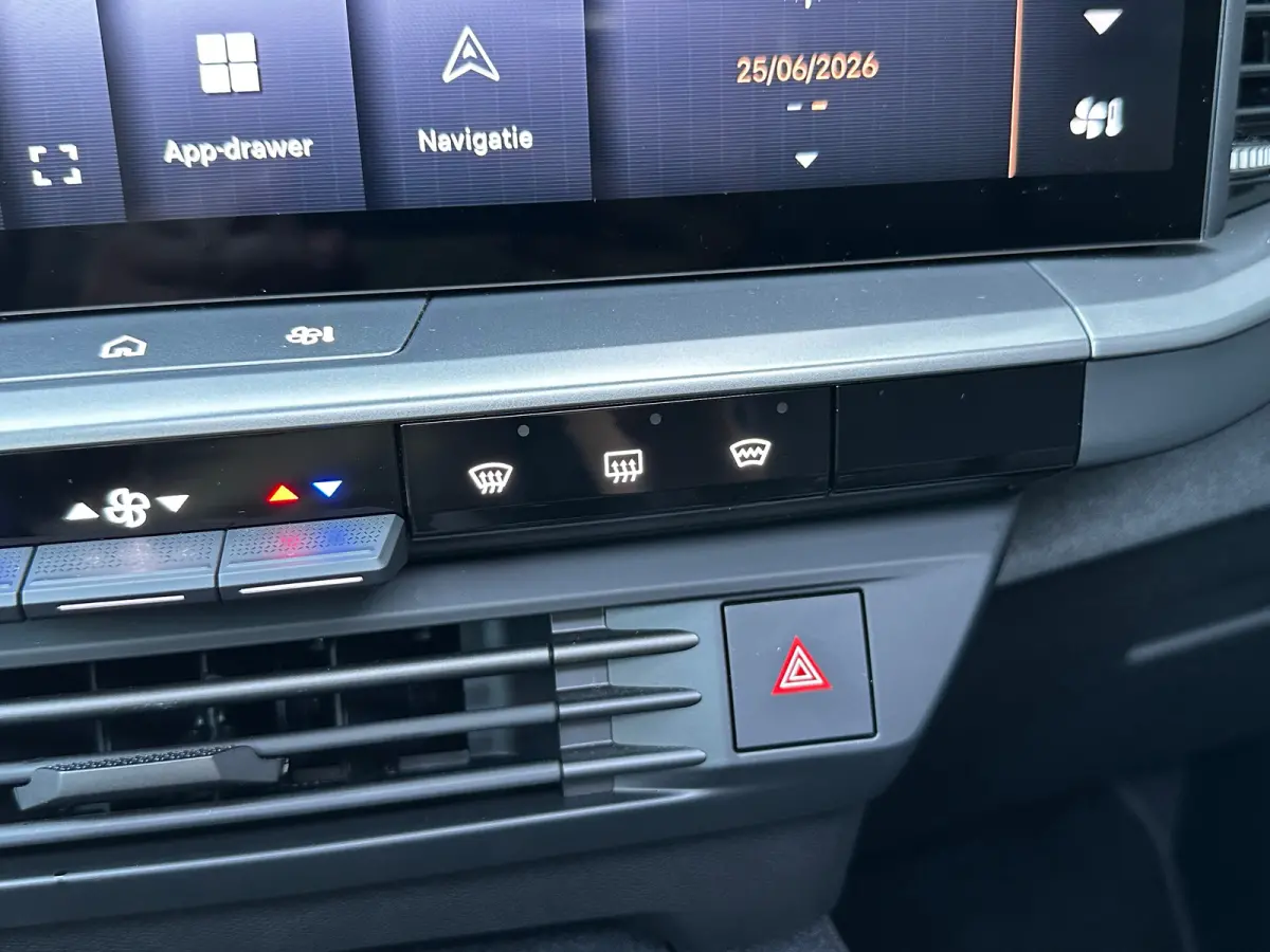 1.6 Turbo 195 PK Plug-in-Hybrid GS | ELEK. GLAZEN SCHUIF-/KANTELDAK| HEAD-UP DISPLAY| FOCAL SOUND| ADAPTIEVE CRUISE CONTROL| AGR COMFORTSTOELEN| DODEHOEK DETECTIE| STOEL, STUUR EN VOORRUITVE