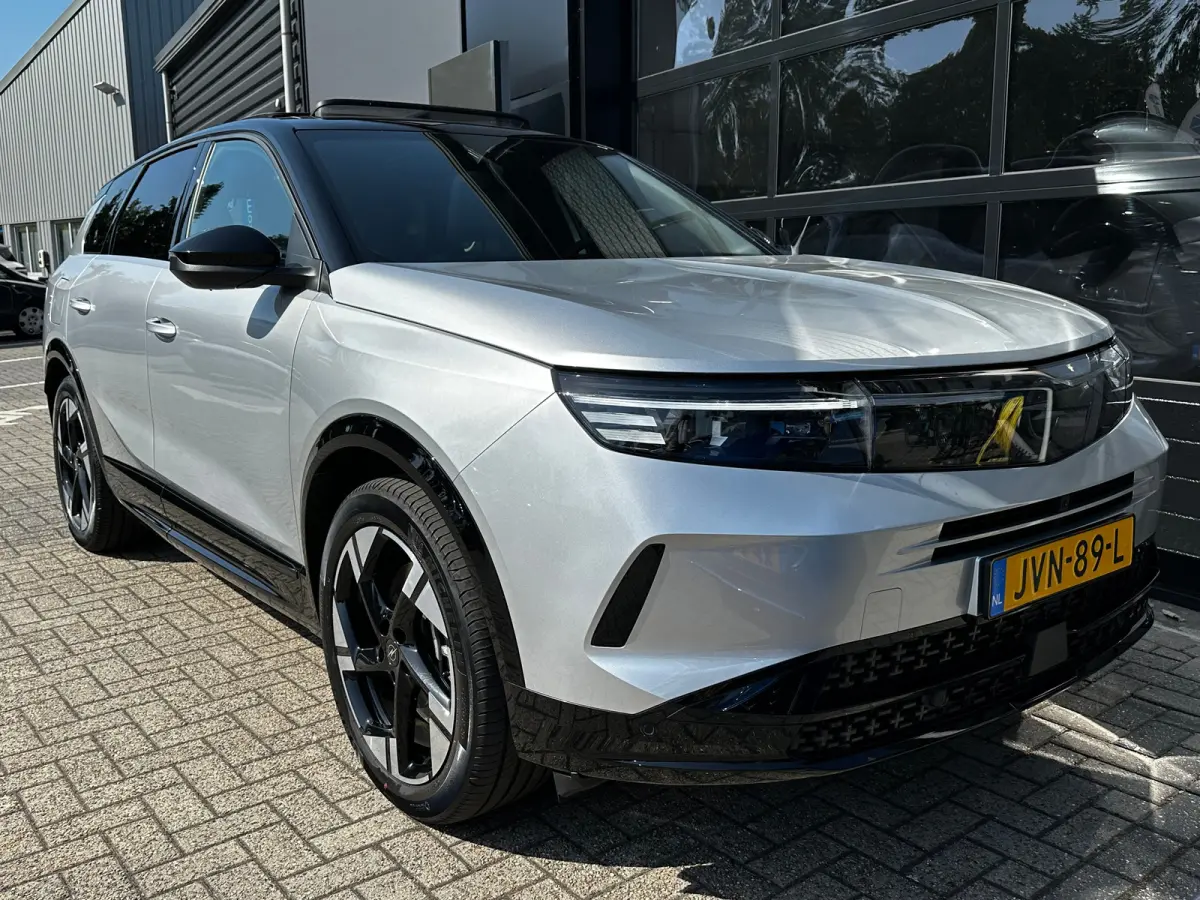 1.6 Turbo 195 PK Plug-in-Hybrid GS | ELEK. GLAZEN SCHUIF-/KANTELDAK| HEAD-UP DISPLAY| FOCAL SOUND| ADAPTIEVE CRUISE CONTROL| AGR COMFORTSTOELEN| DODEHOEK DETECTIE| STOEL, STUUR EN VOORRUITVE