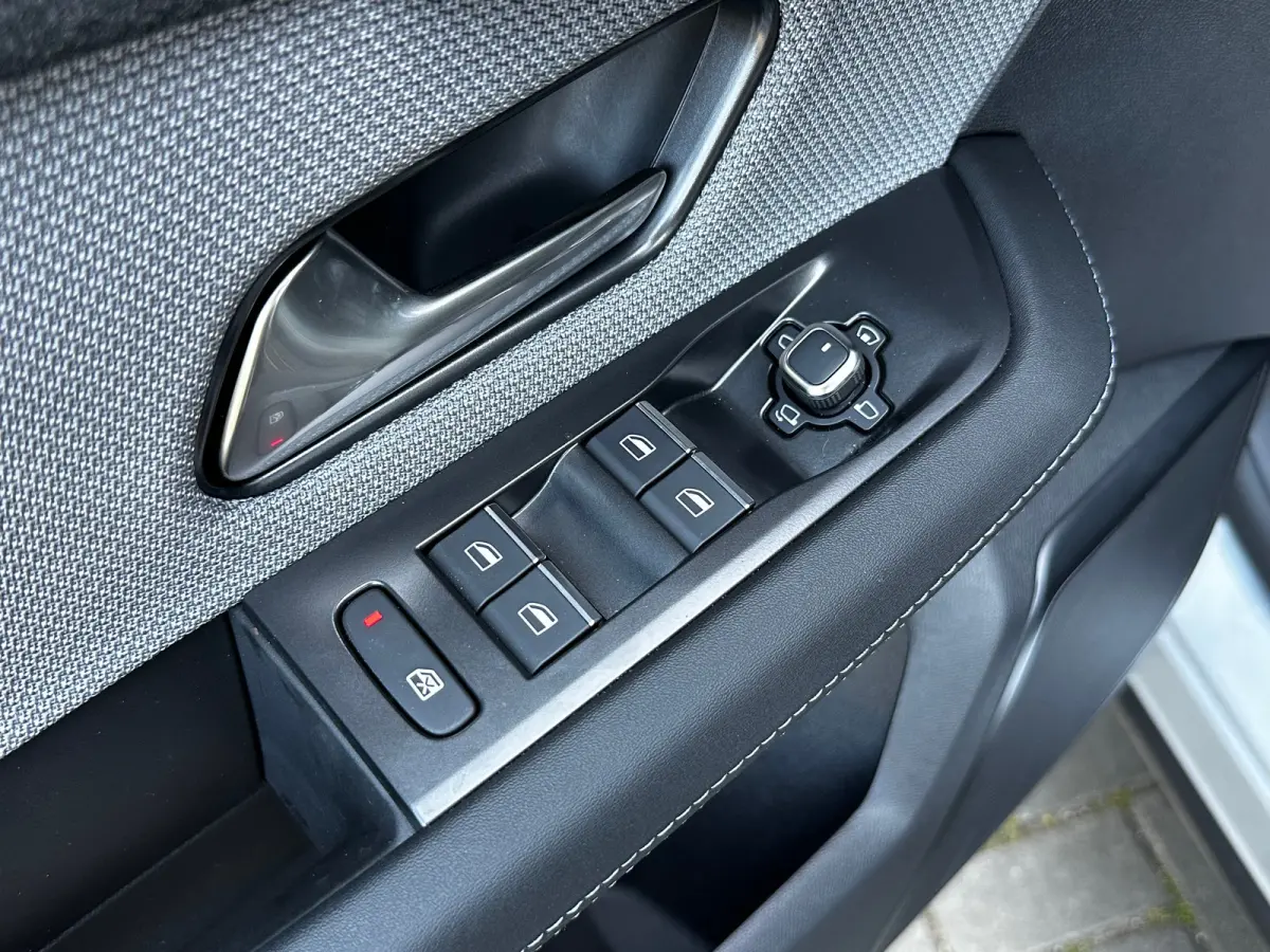 1.6 Turbo 195 PK Plug-in-Hybrid GS | ELEK. GLAZEN SCHUIF-/KANTELDAK| HEAD-UP DISPLAY| FOCAL SOUND| ADAPTIEVE CRUISE CONTROL| AGR COMFORTSTOELEN| DODEHOEK DETECTIE| STOEL, STUUR EN VOORRUITVE