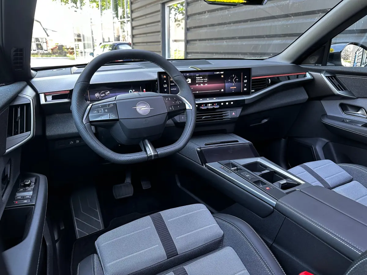 1.6 Turbo 195 PK Plug-in-Hybrid GS | ELEK. GLAZEN SCHUIF-/KANTELDAK| HEAD-UP DISPLAY| FOCAL SOUND| ADAPTIEVE CRUISE CONTROL| AGR COMFORTSTOELEN| DODEHOEK DETECTIE| STOEL, STUUR EN VOORRUITVE