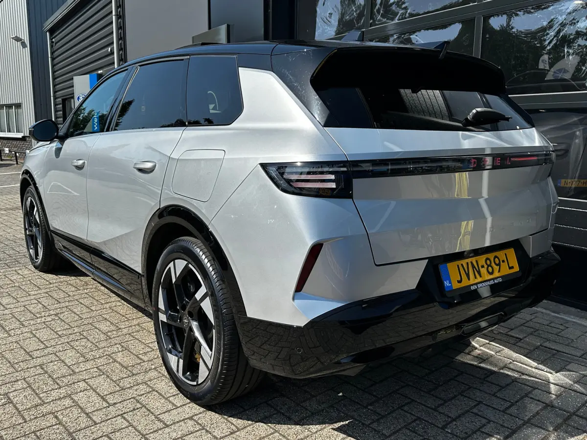 1.6 Turbo 195 PK Plug-in-Hybrid GS | ELEK. GLAZEN SCHUIF-/KANTELDAK| HEAD-UP DISPLAY| FOCAL SOUND| ADAPTIEVE CRUISE CONTROL| AGR COMFORTSTOELEN| DODEHOEK DETECTIE| STOEL, STUUR EN VOORRUITVE