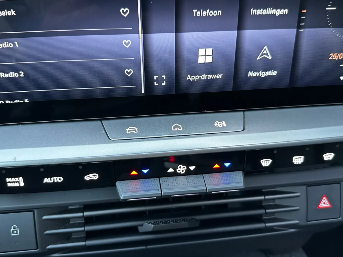 1.6 Turbo 195 PK Plug-in-Hybrid GS | ELEK. GLAZEN SCHUIF-/KANTELDAK| HEAD-UP DISPLAY| FOCAL SOUND| ADAPTIEVE CRUISE CONTROL| AGR COMFORTSTOELEN| DODEHOEK DETECTIE| STOEL, STUUR EN VOORRUITVE