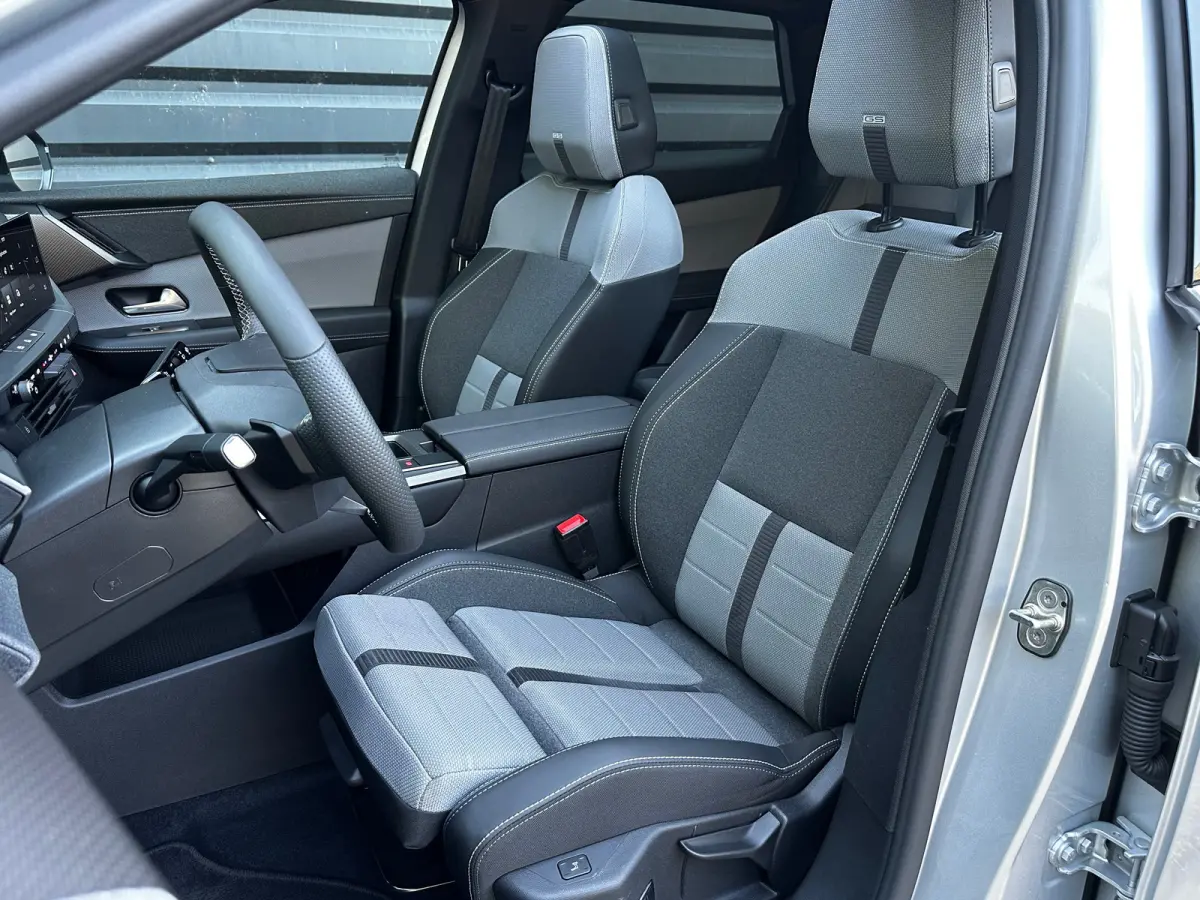 1.6 Turbo 195 PK Plug-in-Hybrid GS | ELEK. GLAZEN SCHUIF-/KANTELDAK| HEAD-UP DISPLAY| FOCAL SOUND| ADAPTIEVE CRUISE CONTROL| AGR COMFORTSTOELEN| DODEHOEK DETECTIE| STOEL, STUUR EN VOORRUITVE