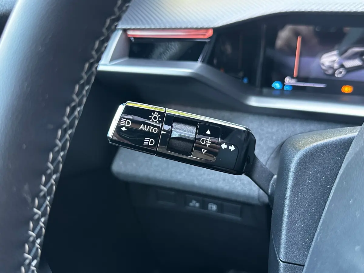 1.6 Turbo 195 PK Plug-in-Hybrid GS | ELEK. GLAZEN SCHUIF-/KANTELDAK| HEAD-UP DISPLAY| FOCAL SOUND| ADAPTIEVE CRUISE CONTROL| AGR COMFORTSTOELEN| DODEHOEK DETECTIE| STOEL, STUUR EN VOORRUITVE