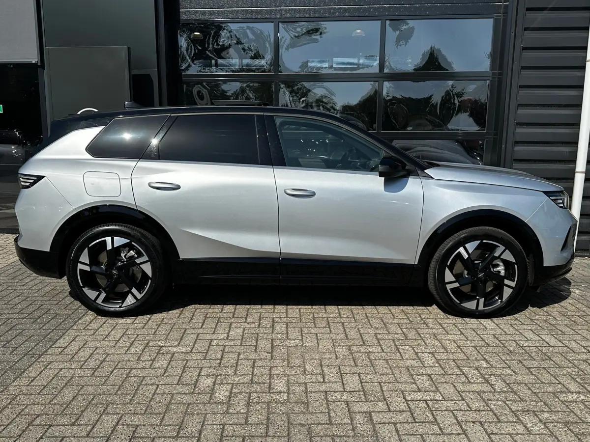 1.6 Turbo 195 PK Plug-in-Hybrid GS | ELEK. GLAZEN SCHUIF-/KANTELDAK| HEAD-UP DISPLAY| FOCAL SOUND| ADAPTIEVE CRUISE CONTROL| AGR COMFORTSTOELEN| DODEHOEK DETECTIE| STOEL, STUUR EN VOORRUITVE