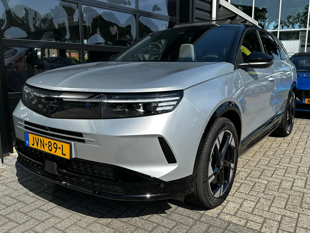 1.6 Turbo 195 PK Plug-in-Hybrid GS | ELEK. GLAZEN SCHUIF-/KANTELDAK| HEAD-UP DISPLAY| FOCAL SOUND| ADAPTIEVE CRUISE CONTROL| AGR COMFORTSTOELEN| DODEHOEK DETECTIE| STOEL, STUUR EN VOORRUITVE