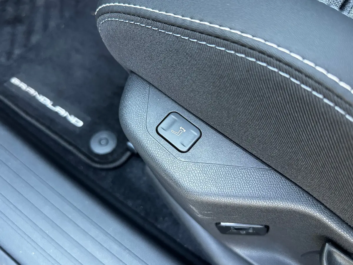 1.6 Turbo 195 PK Plug-in-Hybrid GS | ELEK. GLAZEN SCHUIF-/KANTELDAK| HEAD-UP DISPLAY| FOCAL SOUND| ADAPTIEVE CRUISE CONTROL| AGR COMFORTSTOELEN| DODEHOEK DETECTIE| STOEL, STUUR EN VOORRUITVE