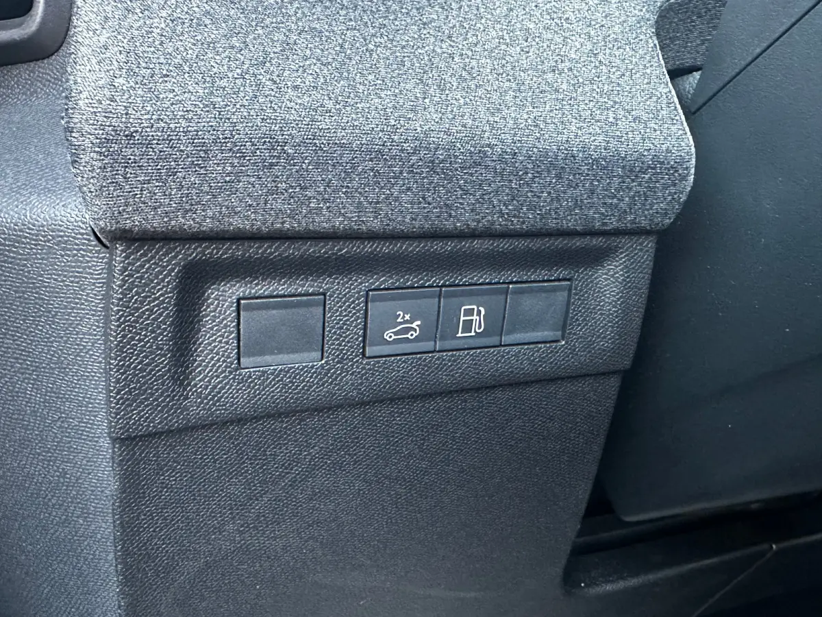 1.6 Turbo 195 PK Plug-in-Hybrid GS | ELEK. GLAZEN SCHUIF-/KANTELDAK| HEAD-UP DISPLAY| FOCAL SOUND| ADAPTIEVE CRUISE CONTROL| AGR COMFORTSTOELEN| DODEHOEK DETECTIE| STOEL, STUUR EN VOORRUITVE