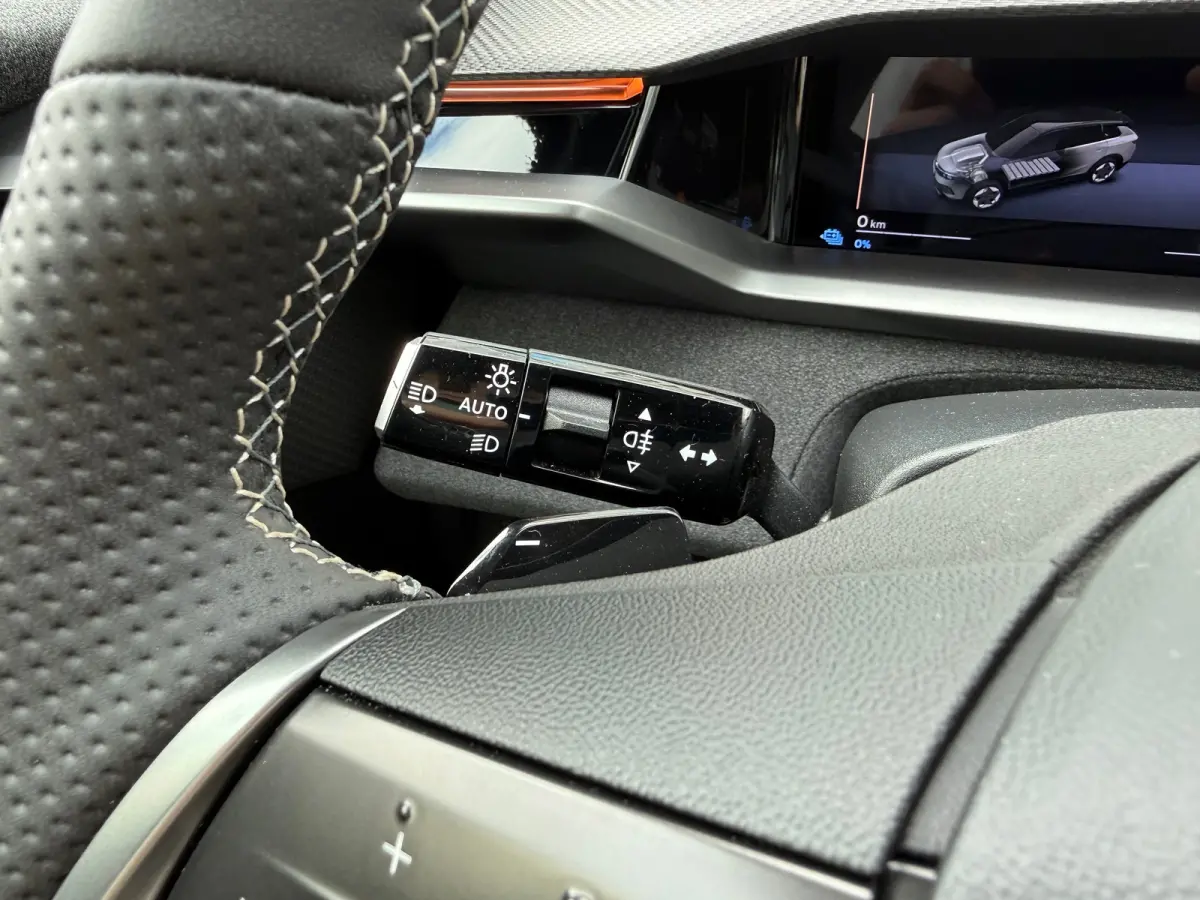 1.6 PHEV 195PK GS | 8 Jaar Garantie | Focal Soundsystem | TomTom NAVI | Schuif-/Kanteldak | Adaptieve Cruise Control | 360° Camera | Dodehoek Detectie | Verwarmde Stoelen | Matrix LED | 19"