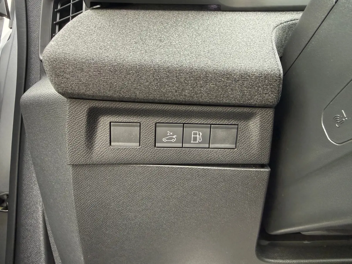 1.6 PHEV 195PK GS | 8 Jaar Garantie | Focal Soundsystem | TomTom NAVI | Schuif-/Kanteldak | Adaptieve Cruise Control | 360° Camera | Dodehoek Detectie | Verwarmde Stoelen | Matrix LED | 19"