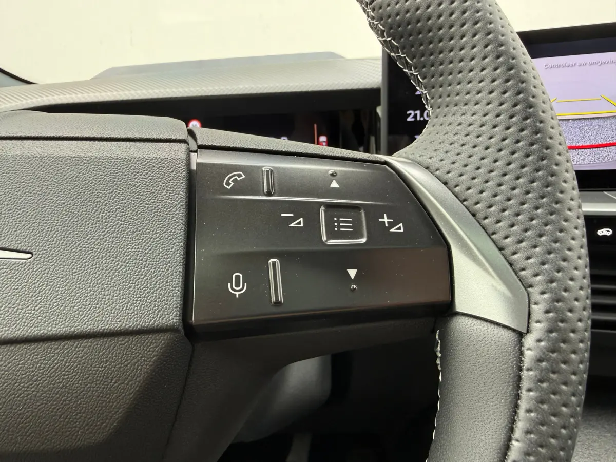 1.6 PHEV 195PK GS | 8 Jaar Garantie | Focal Soundsystem | TomTom NAVI | Schuif-/Kanteldak | Adaptieve Cruise Control | 360° Camera | Dodehoek Detectie | Verwarmde Stoelen | Matrix LED | 19"