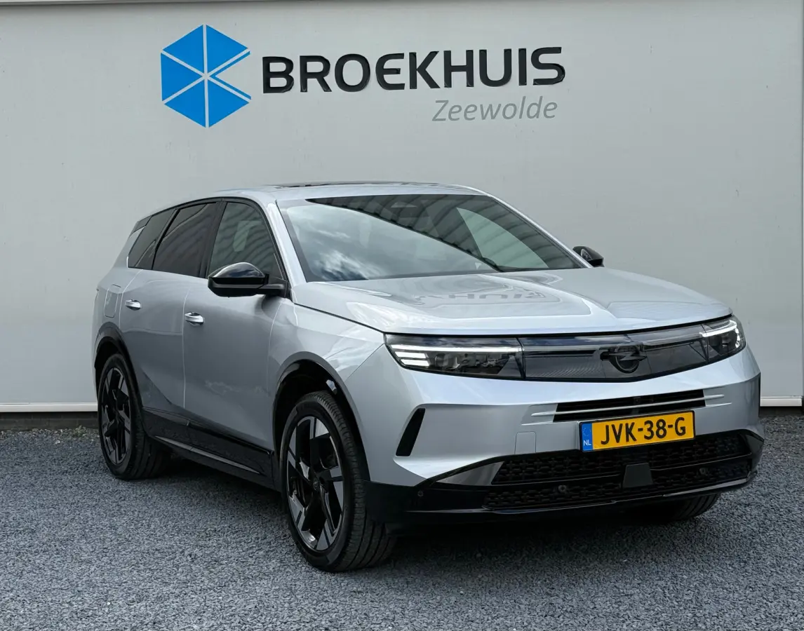 1.6 PHEV 195PK GS | 8 Jaar Garantie | Focal Soundsystem | TomTom NAVI | Schuif-/Kanteldak | Adaptieve Cruise Control | 360° Camera | Dodehoek Detectie | Verwarmde Stoelen | Matrix LED | 19"