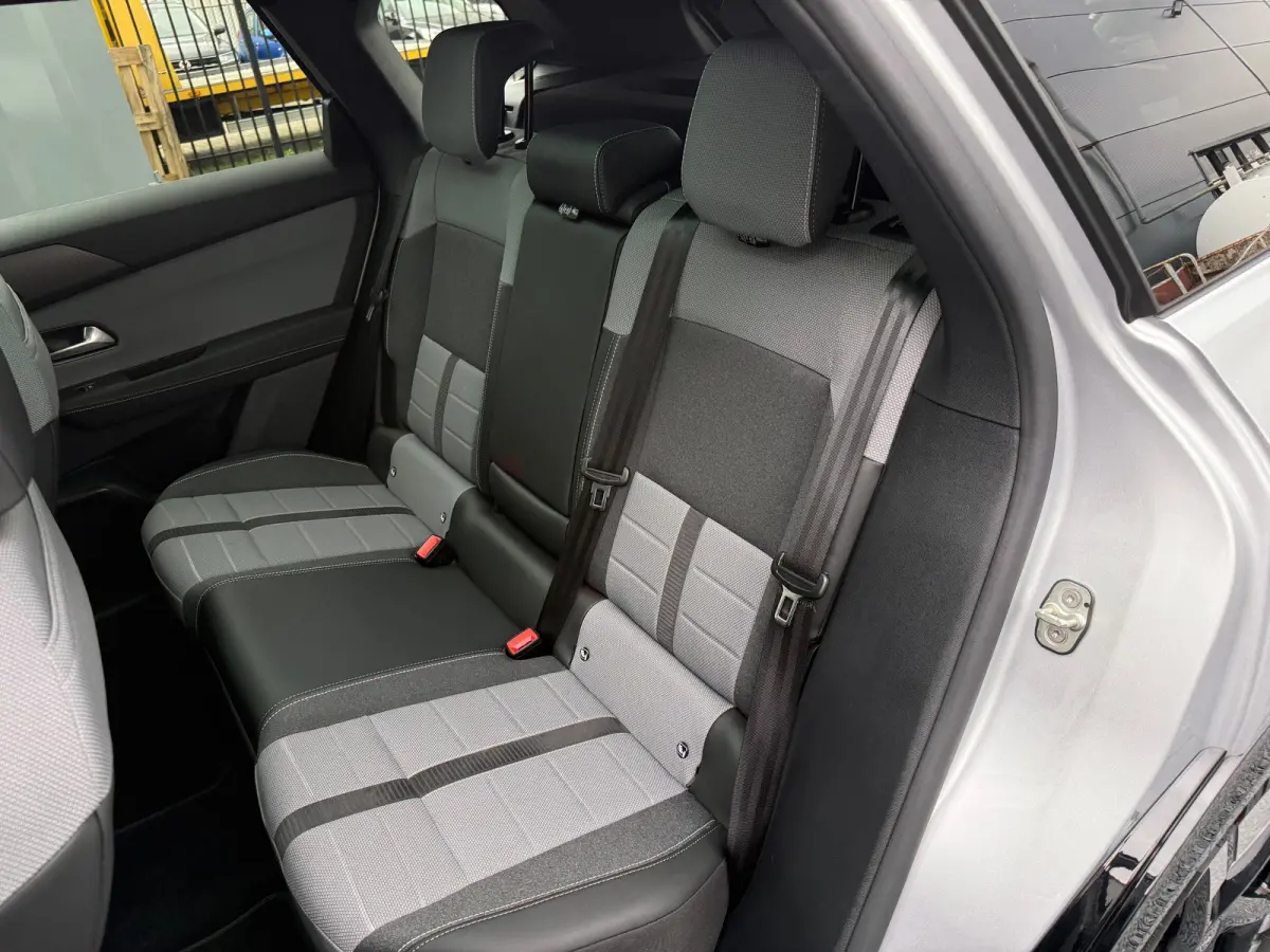 1.6 PHEV 195PK GS | 8 Jaar Garantie | Focal Soundsystem | TomTom NAVI | Schuif-/Kanteldak | Adaptieve Cruise Control | 360° Camera | Dodehoek Detectie | Verwarmde Stoelen | Matrix LED | 19"