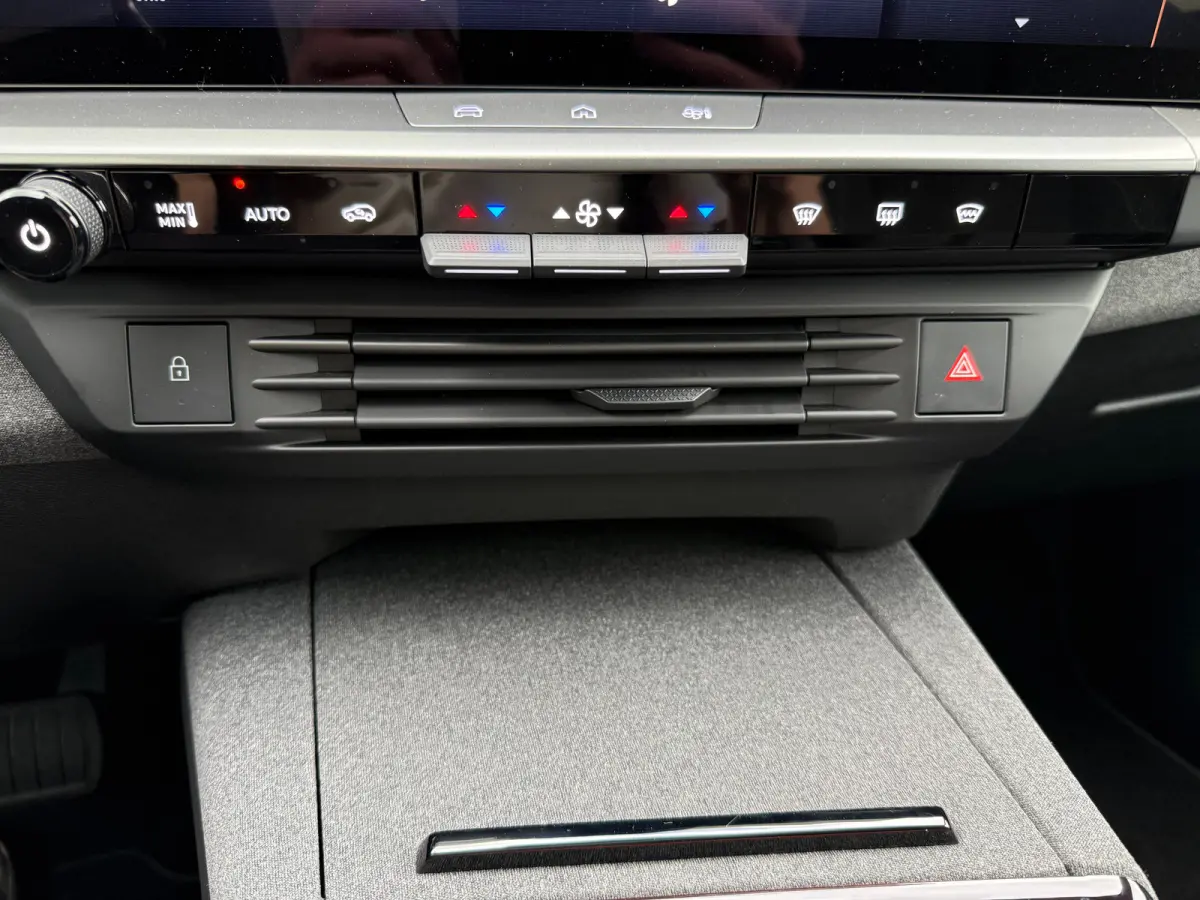 1.6 PHEV 195PK GS | 8 Jaar Garantie | Focal Soundsystem | TomTom NAVI | Schuif-/Kanteldak | Adaptieve Cruise Control | 360° Camera | Dodehoek Detectie | Verwarmde Stoelen | Matrix LED | 19"