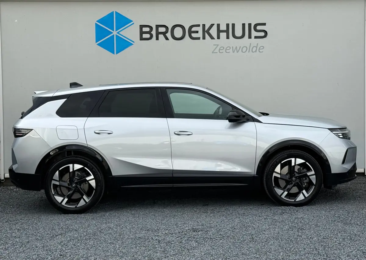 1.6 PHEV 195PK GS | 8 Jaar Garantie | Focal Soundsystem | TomTom NAVI | Schuif-/Kanteldak | Adaptieve Cruise Control | 360° Camera | Dodehoek Detectie | Verwarmde Stoelen | Matrix LED | 19"