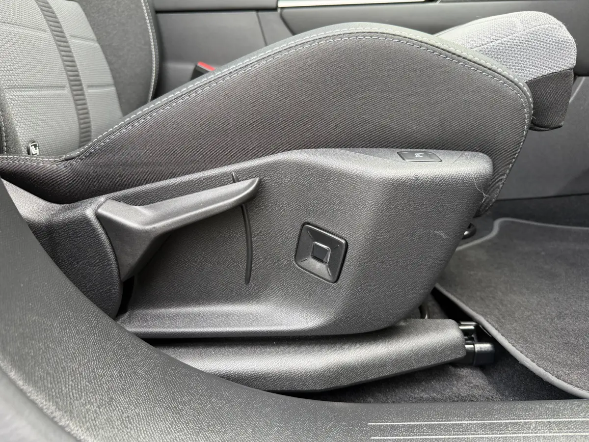 1.6 PHEV 195PK GS | 8 Jaar Garantie | Focal Soundsystem | TomTom NAVI | Schuif-/Kanteldak | Adaptieve Cruise Control | 360° Camera | Dodehoek Detectie | Verwarmde Stoelen | Matrix LED | 19"