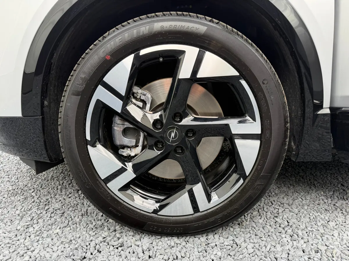 1.6 PHEV 195PK GS | 8 Jaar Garantie | Focal Soundsystem | TomTom NAVI | Schuif-/Kanteldak | Adaptieve Cruise Control | 360° Camera | Dodehoek Detectie | Verwarmde Stoelen | Matrix LED | 19"