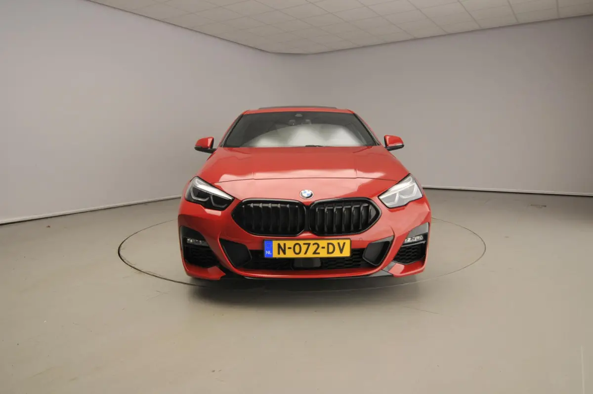 218i | M-Sportpakket | LED | Leder | HUD | Active cruise | M-Zetels | Panoramadak | Keyles go | DAB | Hifi speakers | Alu 19 inch