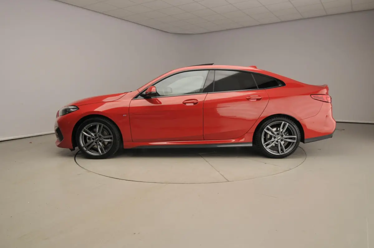 218i | M-Sportpakket | LED | Leder | HUD | Active cruise | M-Zetels | Panoramadak | Keyles go | DAB | Hifi speakers | Alu 19 inch