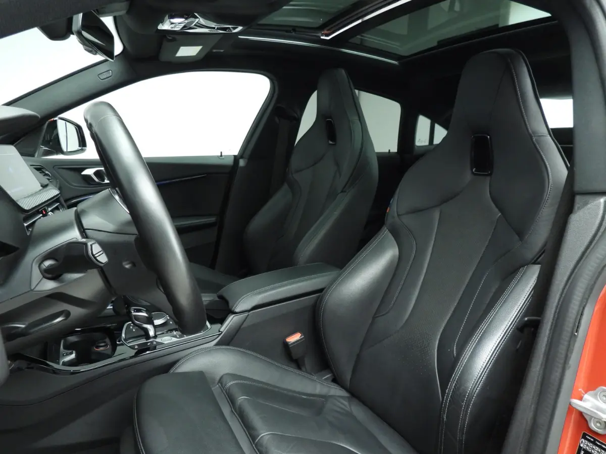 218i | M-Sportpakket | LED | Leder | HUD | Active cruise | M-Zetels | Panoramadak | Keyles go | DAB | Hifi speakers | Alu 19 inch