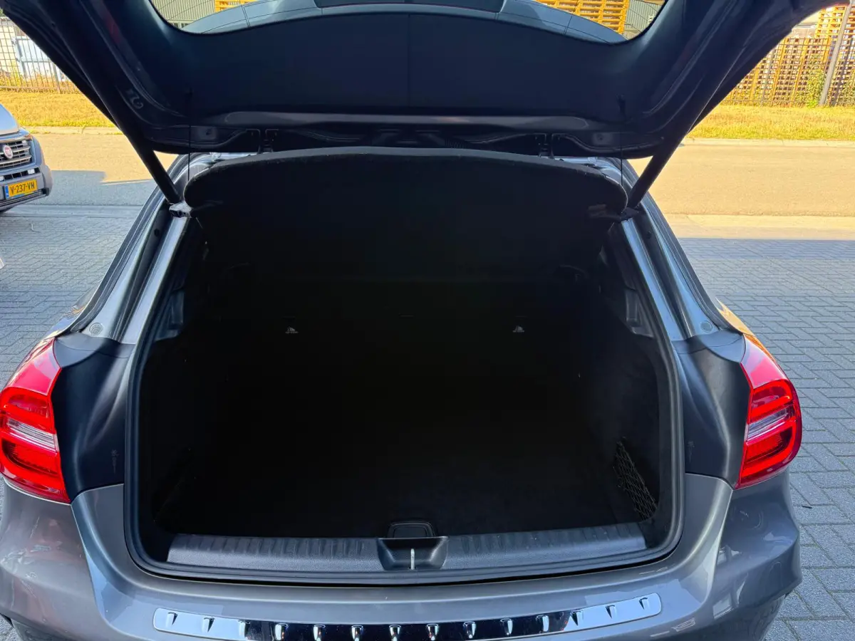 AMG 45 4MATIC | PANO | XENON | CRUISE | CAMERA | MEMORY | NAVI | LMV | HARMAN KARDON |