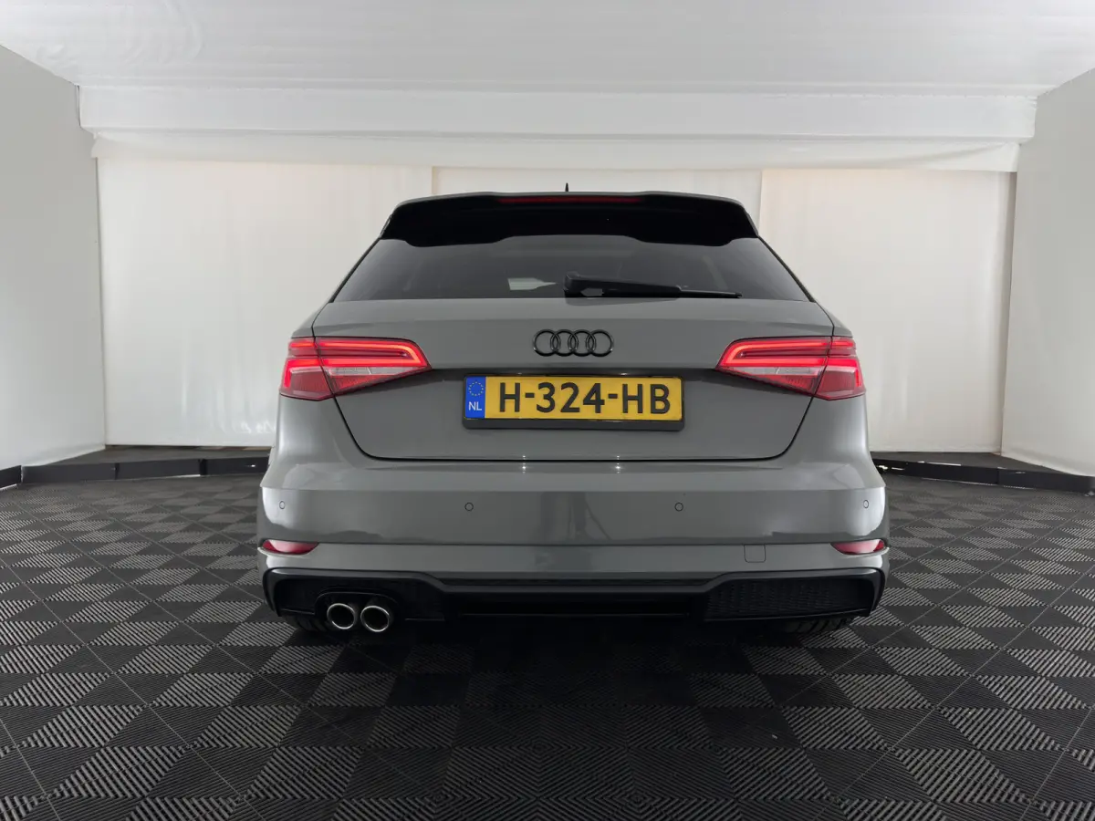 35 TFSI S-Line Edition MHEV Aut. *PANO | LEATHER-FABRIC | LED-LIGHTS | DIGI-COCKPIT | NAVI-FULLMAP | HEATED-SPORTSEATS | PRIVACY-GLASS | ECC | PDC | CRUISE | 18''ALU*