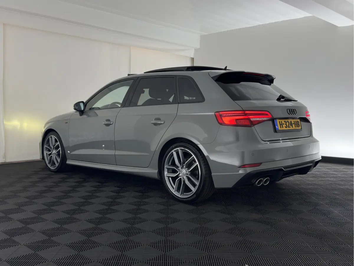 35 TFSI S-Line Edition MHEV Aut. *PANO | LEATHER-FABRIC | LED-LIGHTS | DIGI-COCKPIT | NAVI-FULLMAP | HEATED-SPORTSEATS | PRIVACY-GLASS | ECC | PDC | CRUISE | 18''ALU*