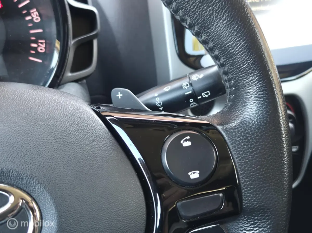 1.0 VVT-i x-cite I Automaat I Trekhaak I Camera I Cruise