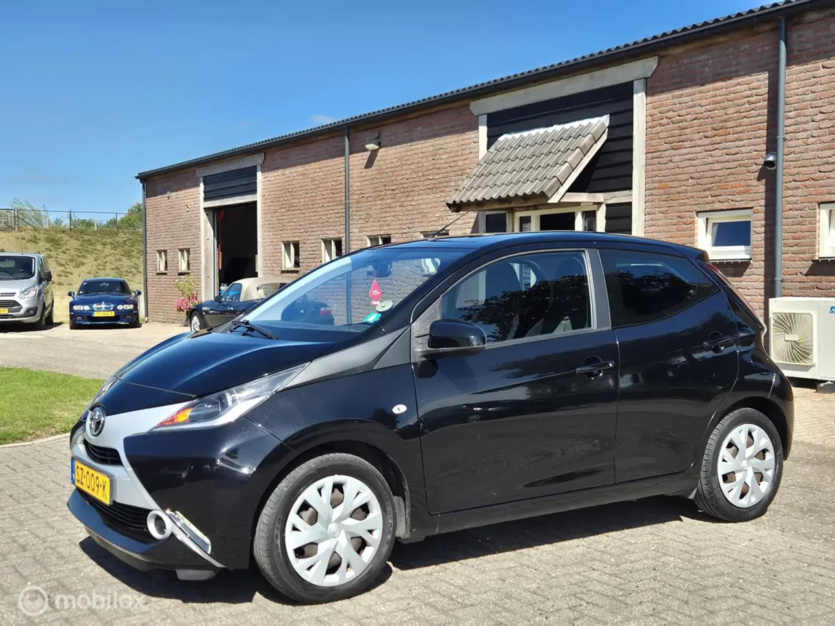 1.0 VVT-i x-cite I Automaat I Trekhaak I Camera I Cruise