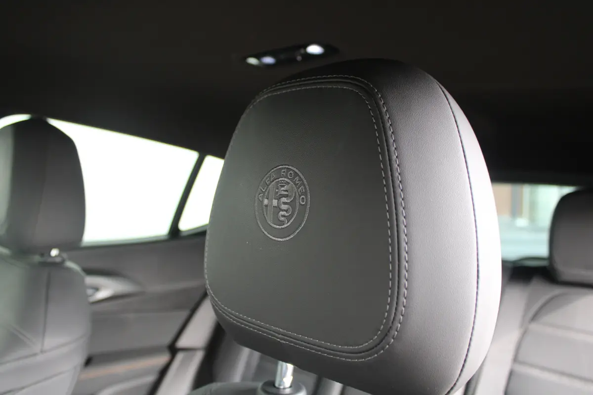 1.5T Hybrid Veloce | Lederen bekleding | Adaptieve cruise control | Stoelventilatie voor | Matrix LED |