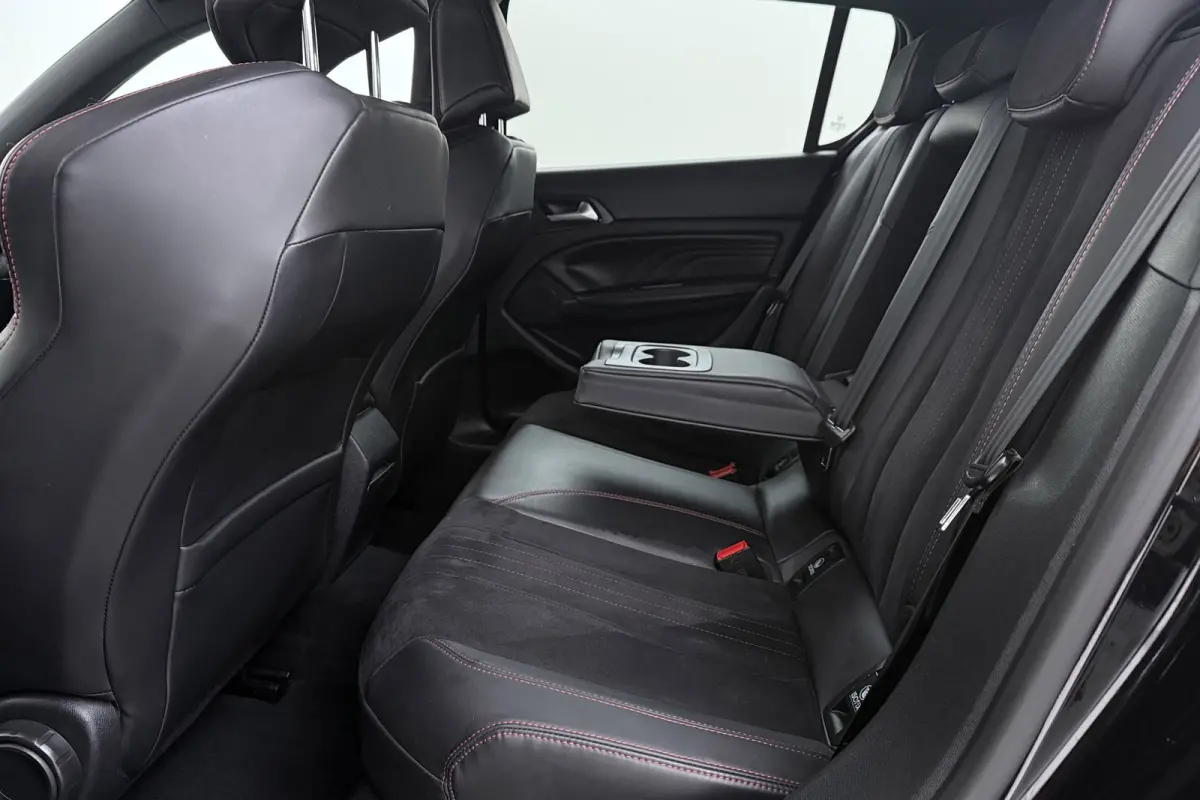 1.6 e-THP GTi 250 | Org NL | Camera | Stoelverwarming | Denon Audio | Keyless Entry/Start | Stoelmassage |