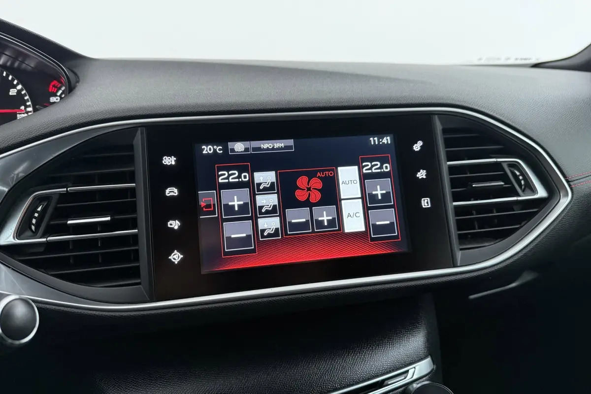 1.6 e-THP GTi 250 | Org NL | Camera | Stoelverwarming | Denon Audio | Keyless Entry/Start | Stoelmassage |