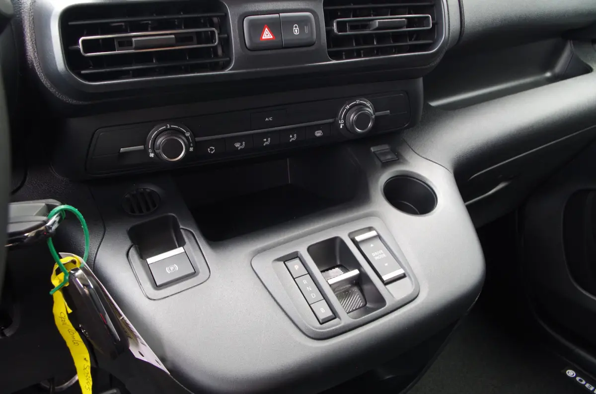 Combo-e 136pk L1 50kWh > Nieuw/Camera/Apple Carplay/Android Auto/275km Actieradius WLTP... | 3445 |