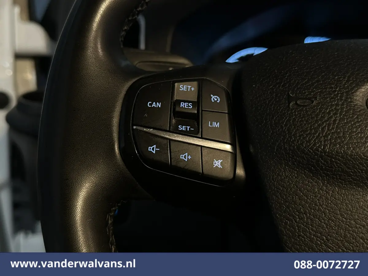 2.0 TDCI 130pk L2H1 Euro6 Airco | Navigatie | Apple Carplay | LED | Cruisecontrol | 2800kg Trekhaak Android Auto, Verwarmde voorruit, Stoelverwarming, Parkeersensoren, Bijrijdersbank