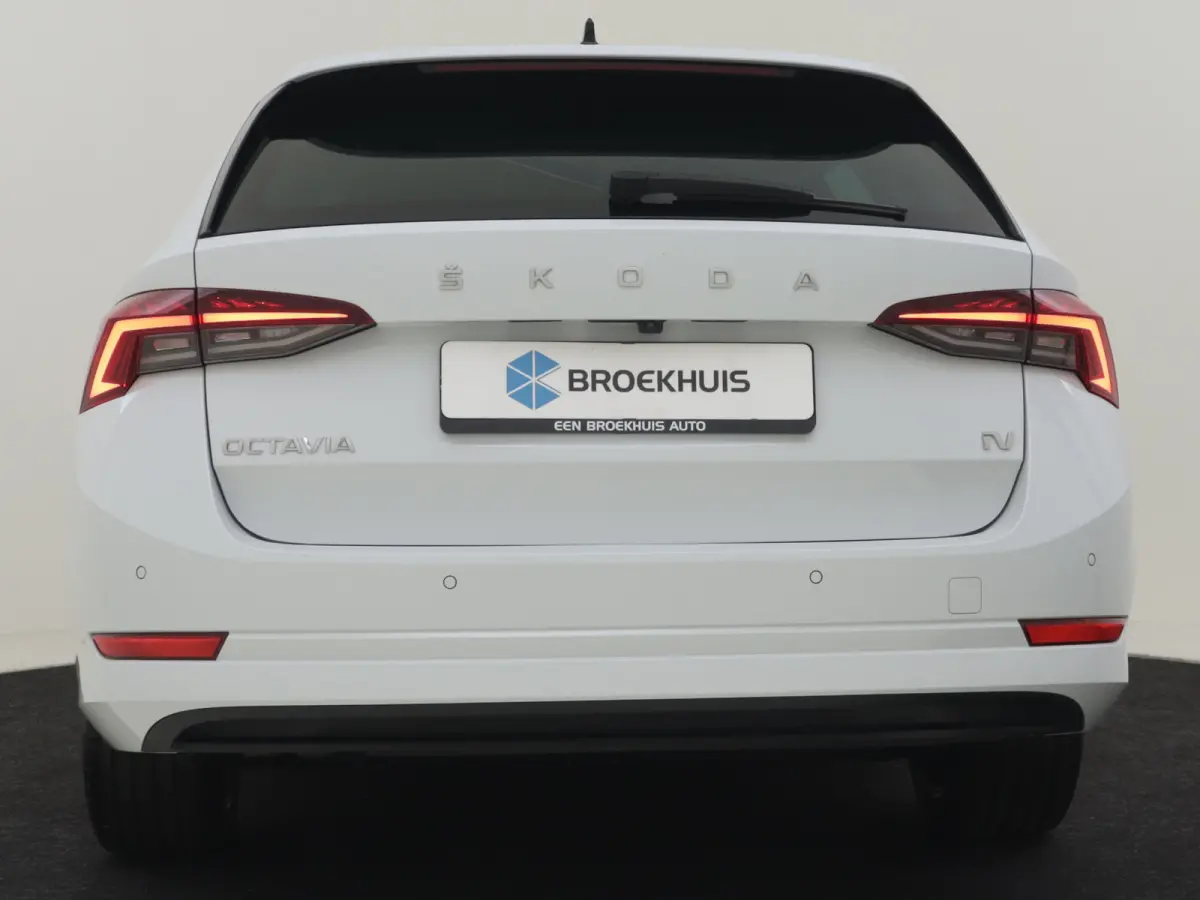 1.4 TSI iV PHEV Sportline business | Elektr. Stoel incl Ventilatie/Verwarm/Memory | Head up display | Dodehoekdetectie | Keyless | Navigatie | Camera achter | Adaptief cruise control | App c